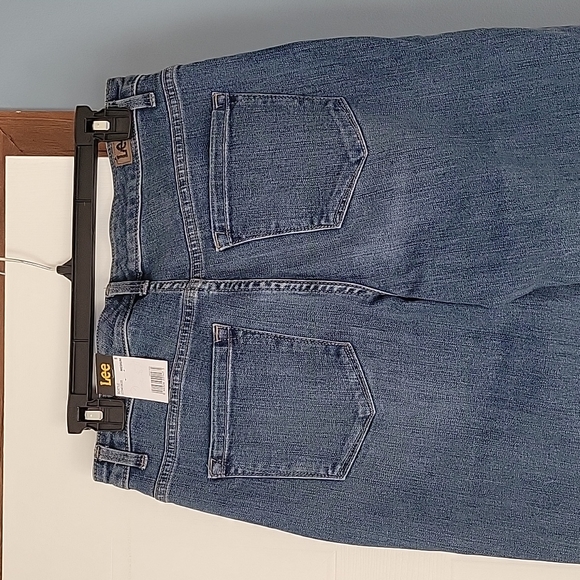 🆕️ Lee Women's Relaxed Fit Straight Leg High Rise Jeans Size 8 Medium - Picture 5 of 10